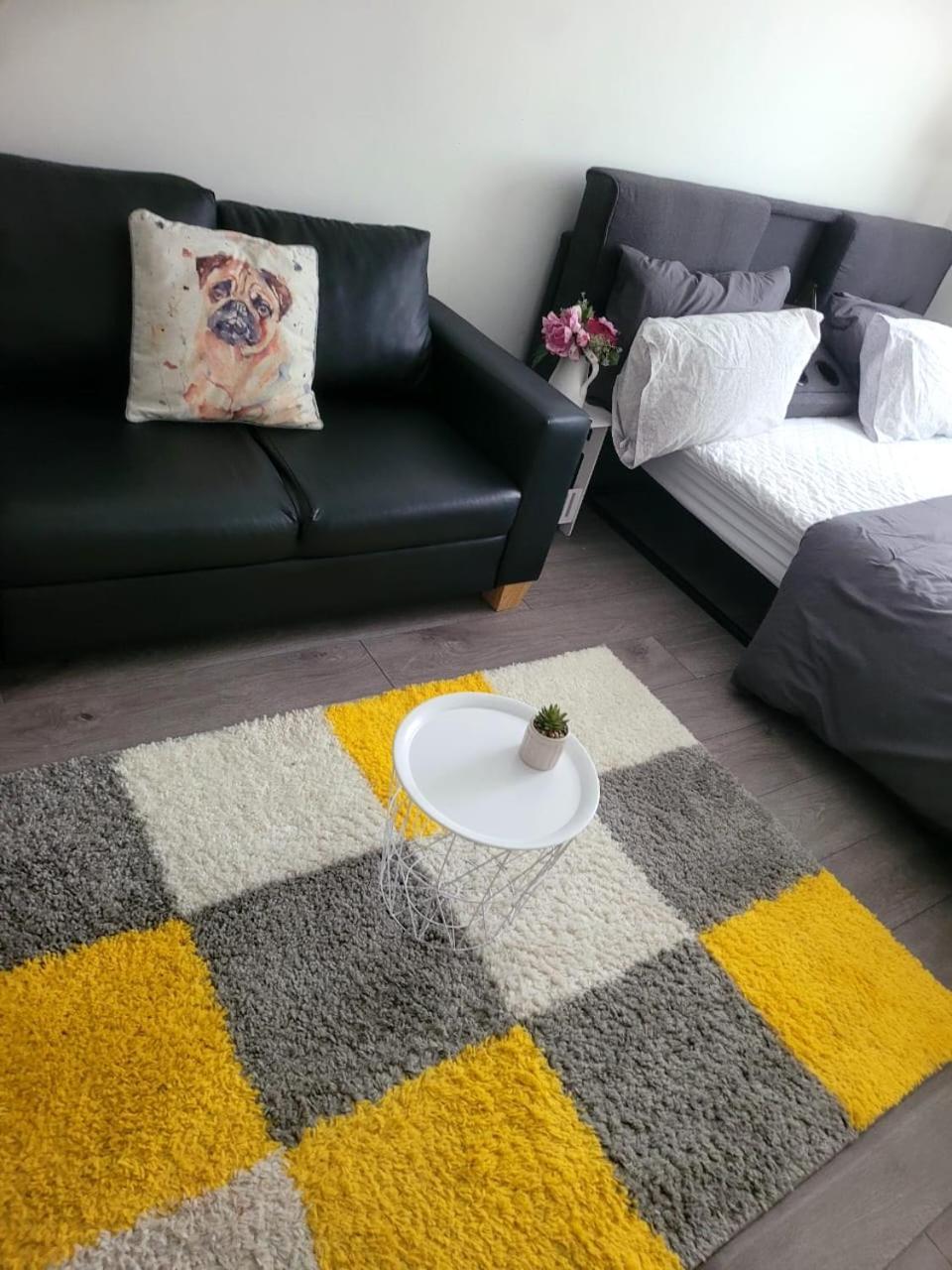 Simplyguests Apartment ลอนดอน ภายนอก รูปภาพ